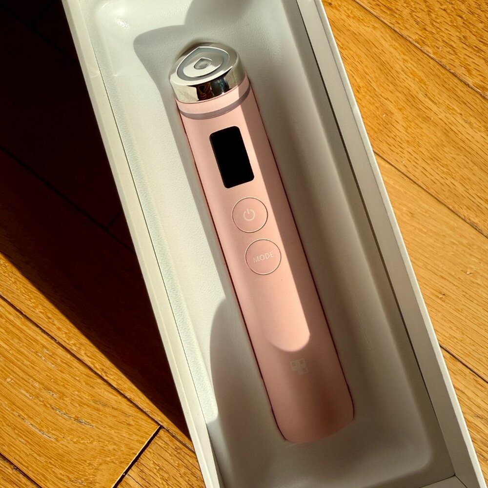 NWOT: Medicube AGE-R Booster Pro in Pink